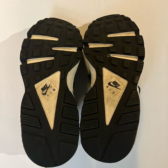 Nike Air Huarache Run SE' Metallic Hemattite/Black/Dark Grey - Picture 6 of 8